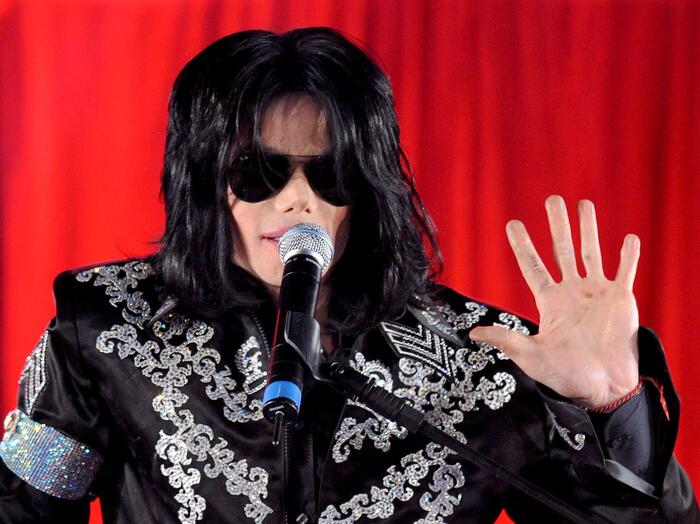 Record-breaking Michael Jackson, Sony buys half of the catalog