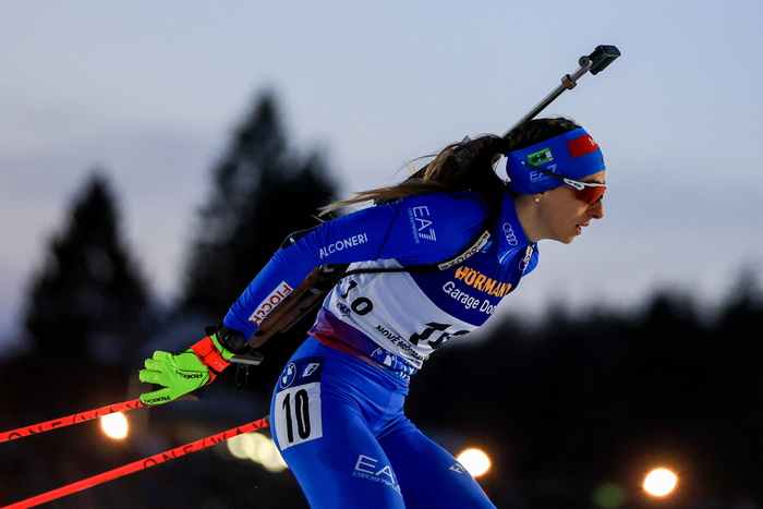 Biathlon: Lisa Vittozzi gets gold at worlds