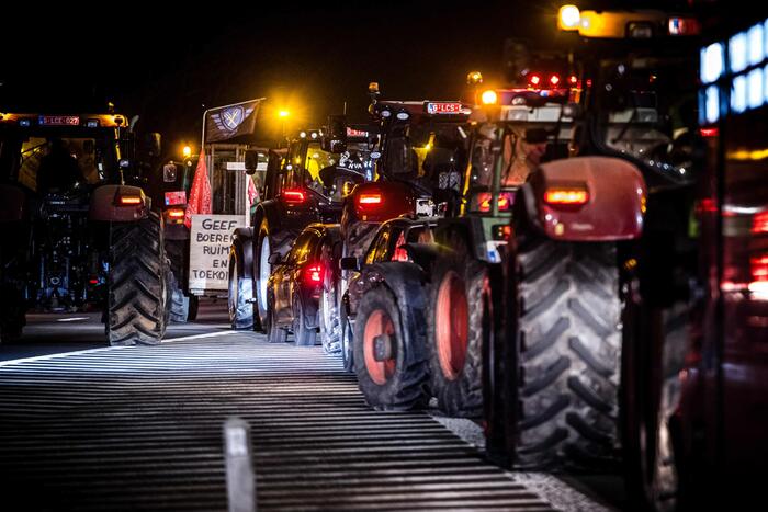 Tractor protest in Belgium moves to Dutch border