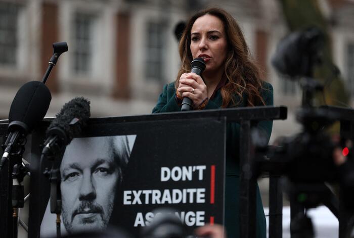 La justice britannique prend son temps, Assange à un pas des USA – Actualités
