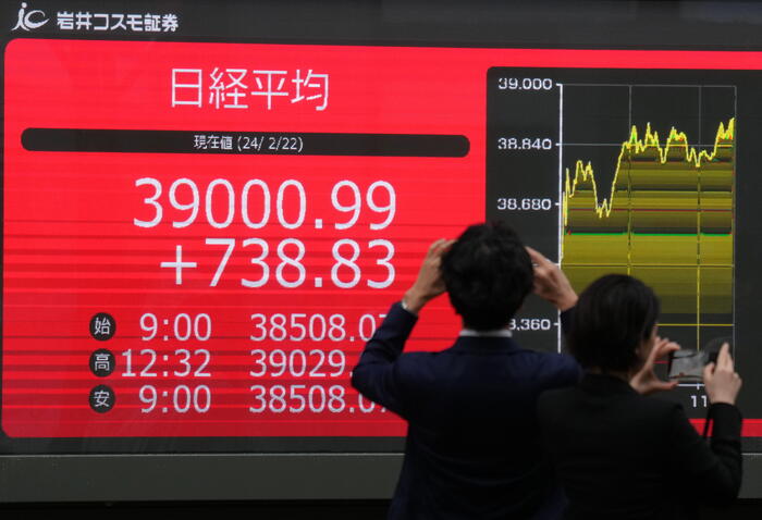 Borsa di Tokyo, il Nikkei supera il massimo storico del 1989