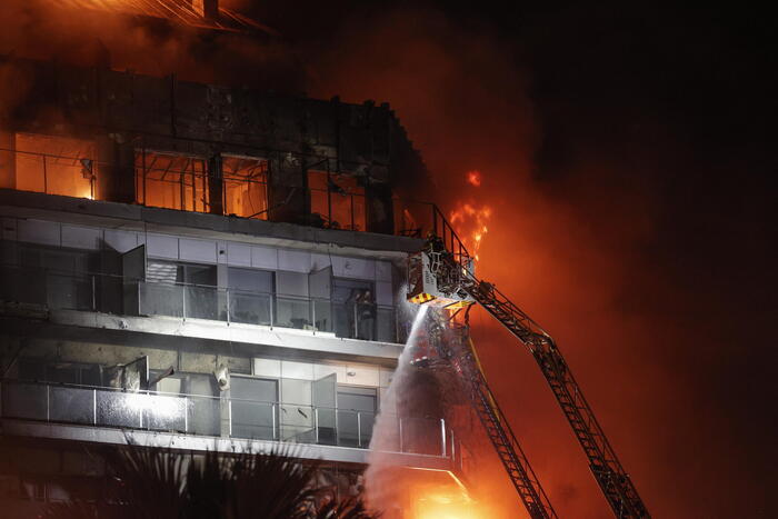 Valência: Um incêndio consome dois arranha-céus em Valência, carbonizando pelo menos 4 corpos – Notícias