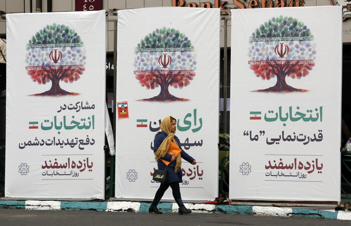 Iran, aperti i seggi per le elezioni legislative