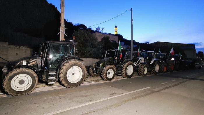 The tractors have arrived in Sanremo, seven vehicles arrived from Melegnano