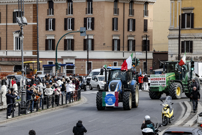 Senza agricoltori niente cibo &apos;, trattori in centro a Roma RIPRODUZIONE RISERVATA