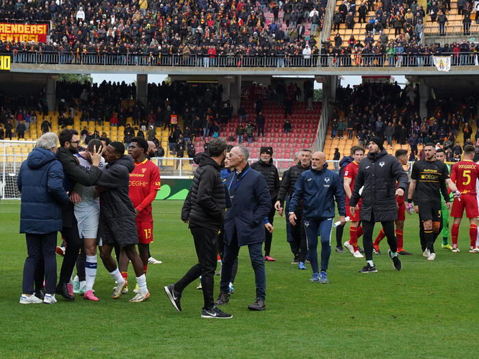 The recent quarrel between Lecce and Verona, D'Aversa apologizes: “Not a headbutt, but a bad example” – Football