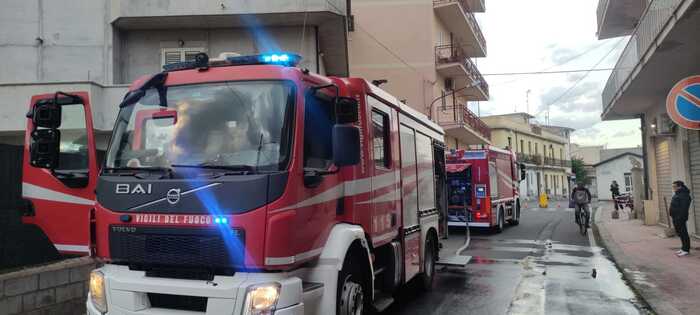 Fire in warehouse in Siderno, extensive damage – News