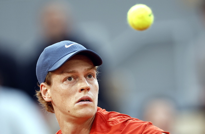 Roland Garros: Moutet crushed, Sinner reaches quarterfinals – Tennis