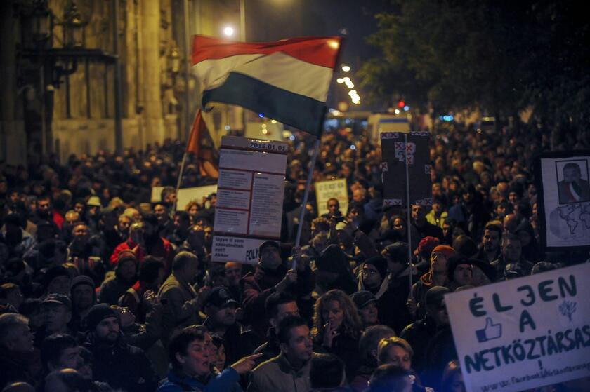 Le proteste contro la tassa su internet in Ungheria, il 31 ottobre 2014 - RIPRODUZIONE RISERVATA
