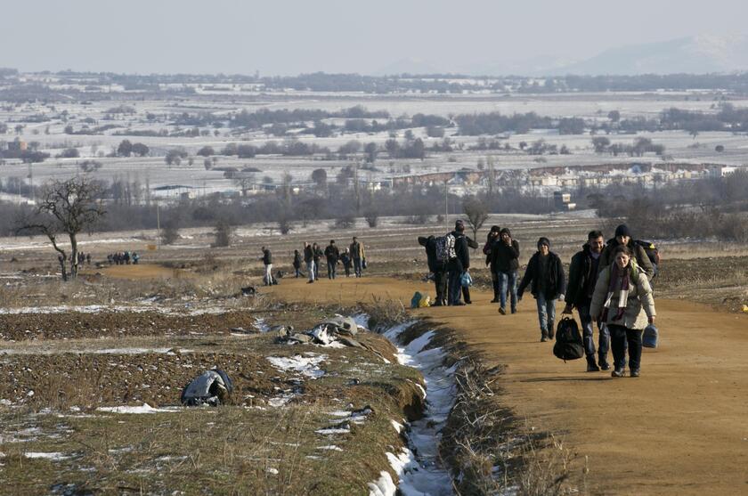 Migranti in Serbia © ANSA/AP