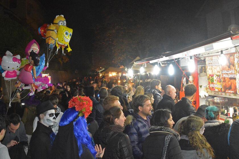 Halloween: 5000 in festa a Triora, il paese delle streghe - ALL RIGHTS RESERVED