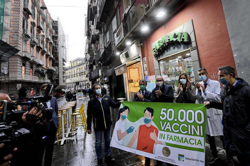 Vaccini: Napoli; le farmacie toccano 50mila dosi somministrate - ALL RIGHTS RESERVED