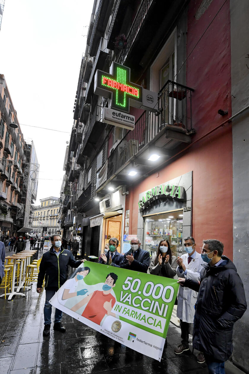 Vaccini: Napoli; le farmacie toccano 50mila dosi somministrate - ALL RIGHTS RESERVED