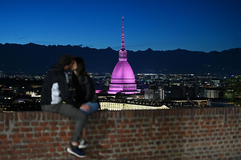 Giro d 'Italia: Mole Antonelliana illuminata di rosa - ALL RIGHTS RESERVED