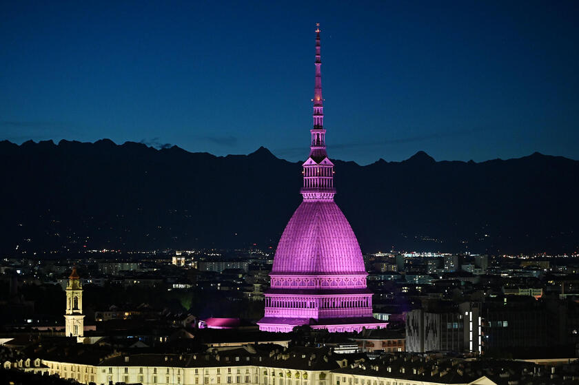 Giro d 'Italia: Mole Antonelliana illuminata di rosa - ALL RIGHTS RESERVED