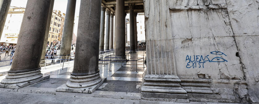 Scritta sul Pantheon, Lapo Elkann: "citt? dove tutto ? permesso" - ALL RIGHTS RESERVED