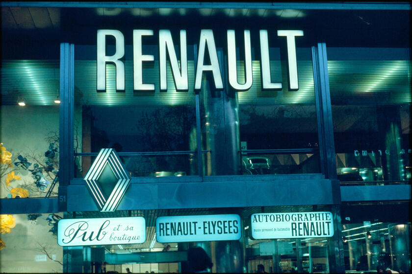 Showroom Renault Champs-Élysées - RIPRODUZIONE RISERVATA