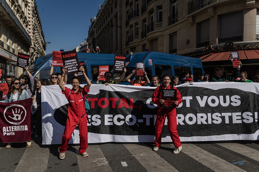 French environmental associations protest against TotalEnergies Annual General Meeting in Paris - RIPRODUZIONE RISERVATA