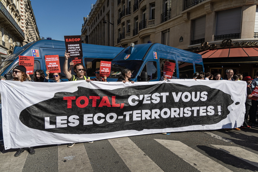 French environmental associations protest against TotalEnergies Annual General Meeting in Paris - RIPRODUZIONE RISERVATA