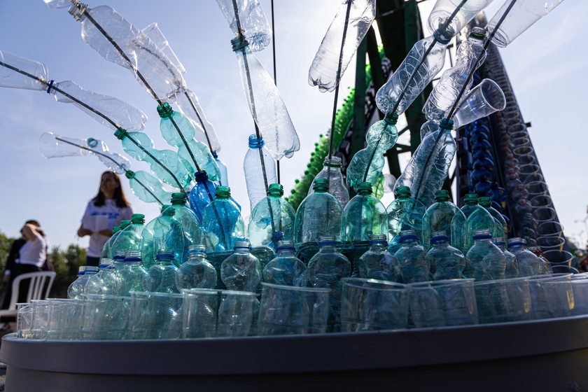 Greenpeace unveils art installation to denounce plastic use in Paris - RIPRODUZIONE RISERVATA