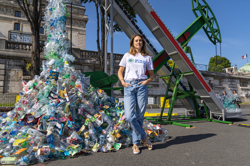 Greenpeace unveils art installation to denounce plastic use in Paris - RIPRODUZIONE RISERVATA