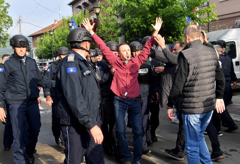 High tensions after newly elected mayors took office in northern Kosovo - RIPRODUZIONE RISERVATA