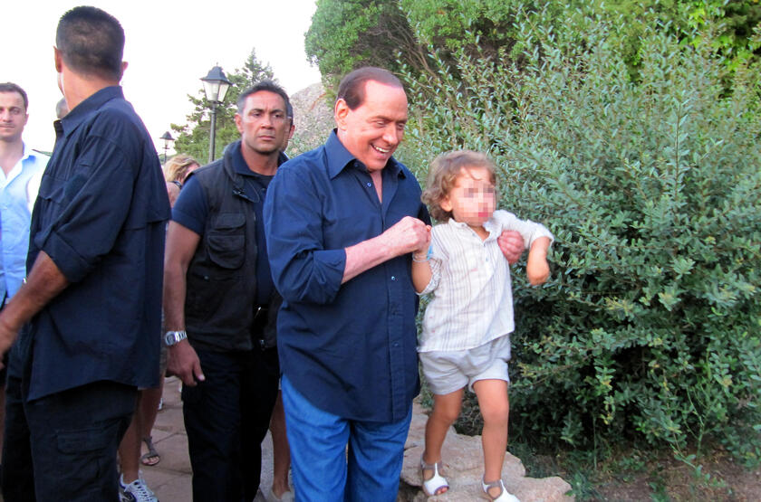 Berlusconi e un nipote - RIPRODUZIONE RISERVATA