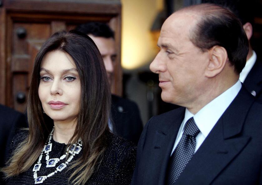 Con la moglie Veronica Lario © ANSA/AFP
