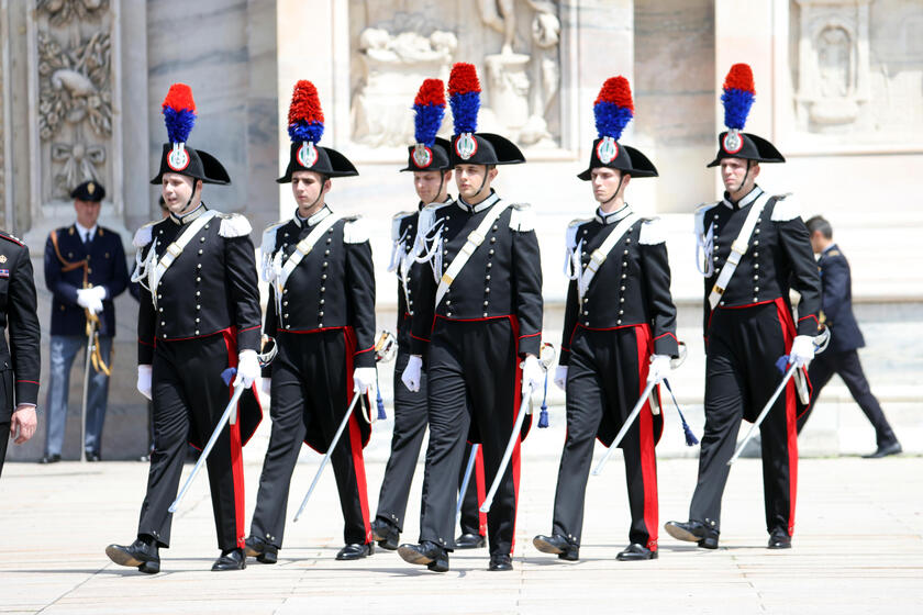 Il picchetto d 'onore dei Carabinieri che ha accolto il feretro di Berlusconi - RIPRODUZIONE RISERVATA