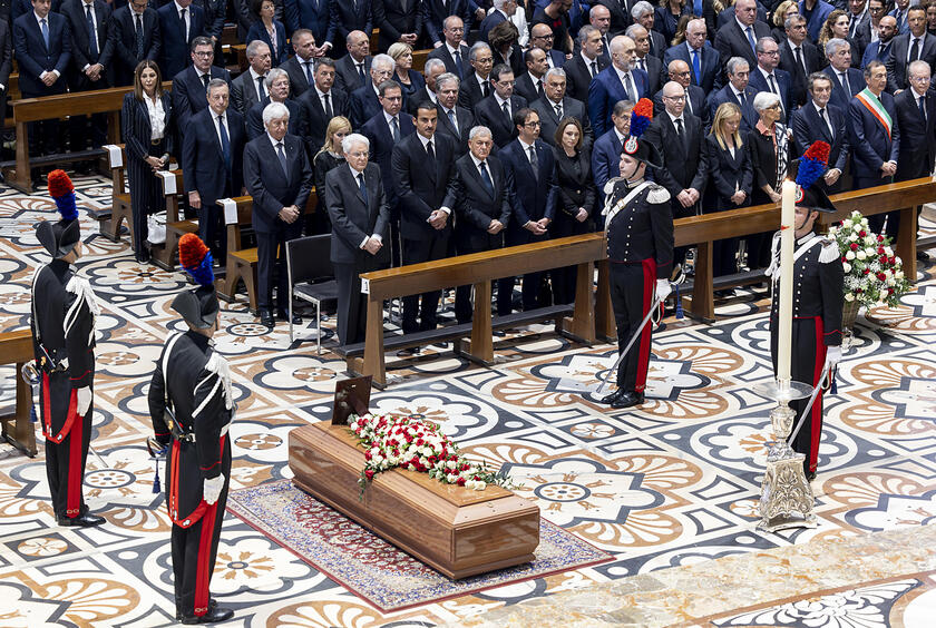 Un momento dei funerali di Stato di Berlusconi - RIPRODUZIONE RISERVATA