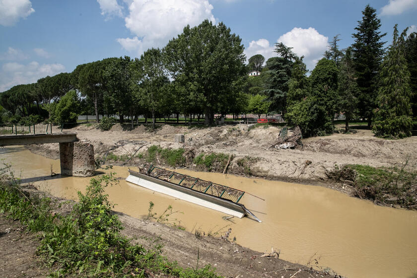 Un mese fa l 'alluvione in Emilia-Romagna, la turbina trascinata via SPECIALE - RIPRODUZIONE RISERVATA
