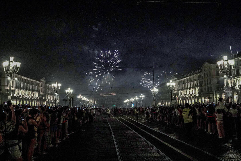 Torino, fuochi d 'artificio San Giovanni - ALL RIGHTS RESERVED