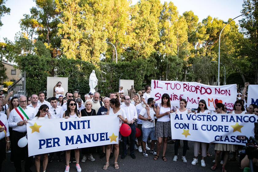 Incidente a Roma: in migliaia a fiaccolata per il piccolo Manuel - RIPRODUZIONE RISERVATA