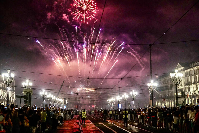 Torino, fuochi d 'artificio San Giovanni - ALL RIGHTS RESERVED