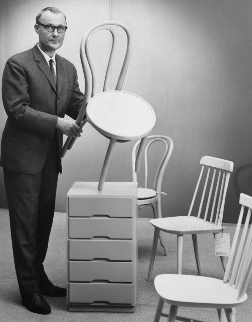 IKEA ikea-ingvar-kamprad-white-oglan-chair-1965 - RIPRODUZIONE RISERVATA