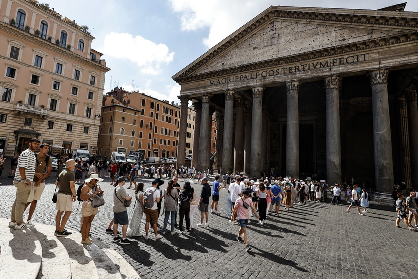 Visitors to Rome 's Pantheon to pay entry fee - RIPRODUZIONE RISERVATA