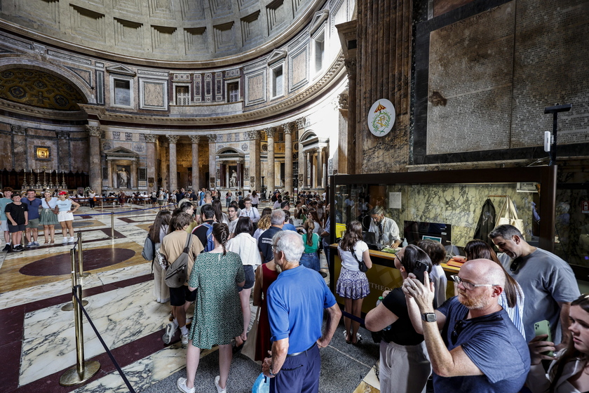 Visitors to Rome 's Pantheon to pay entry fee - RIPRODUZIONE RISERVATA