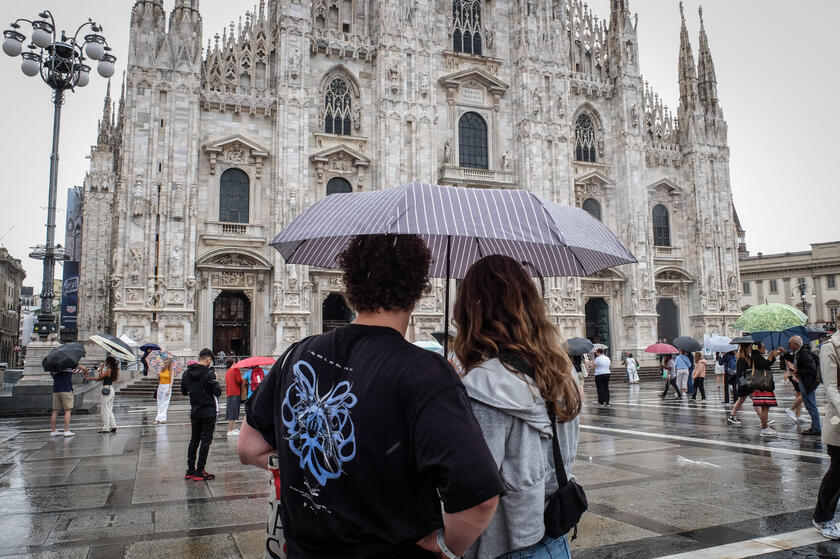 Maltempo: pioggia a Milano - RIPRODUZIONE RISERVATA