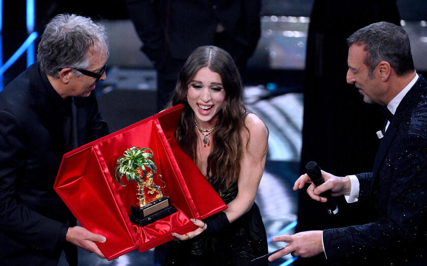 Sanremo, Angelina Mango wins: 'Thank you, you're crazy'
