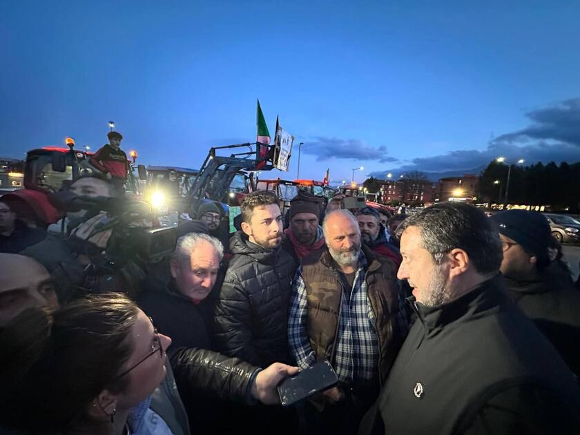 Salvini incontra gli agricoltori,  'l 'Europa deve cambiare ' - RIPRODUZIONE RISERVATA