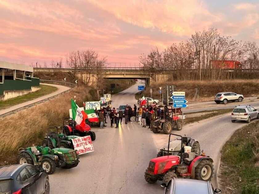 Protesta trattori, marcia nel nord barese  'Chiediamo futuro ' - RIPRODUZIONE RISERVATA