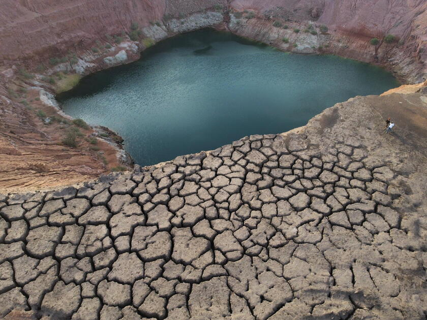 generica simbolica acqua siccita aridita sete climate change deserto