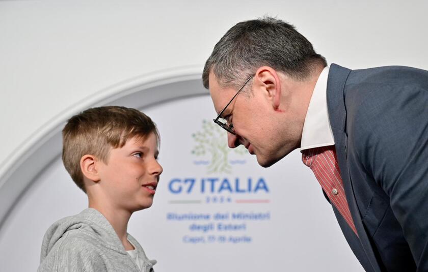 G7 a Capri, Kuleba saluta un bambino ucraino
