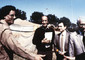 Enzo Biagi intervista il leader libico Muammar Gheddafi in una foto d'archivio © Ansa