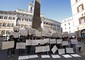 Cartelli con i nomi delle 55 donne uccise dagli uomini in Italia nel 2012 esposti dalla rete di collettivi Tilt in piazza Montecitorio. Foto Alessandro Di Meo © Ansa