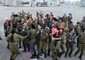 Soldatesse israeliane ballano l'hip hop © Ansa