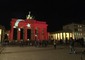Porta Brandeburgo si colora di rosso per vittime di Istanbul © ANSA
