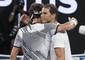 L'abbraccio tra Roger Federer e Rafa Nadal al termine della finale degli Australian Open © Ansa