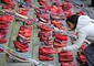 Simboliche scarpe rosse esposte in piazza © ANSA