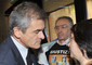 L'allora sindaco di Torino Sergio Chiamparino parla con i parenti delle vittime della Thyssenkrupp, il 18 settembre 2009 a Torino © ANSA